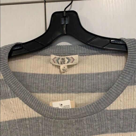 🎉Final deal 🎉Pink rose sweater 💕 - Picture 3 of 6